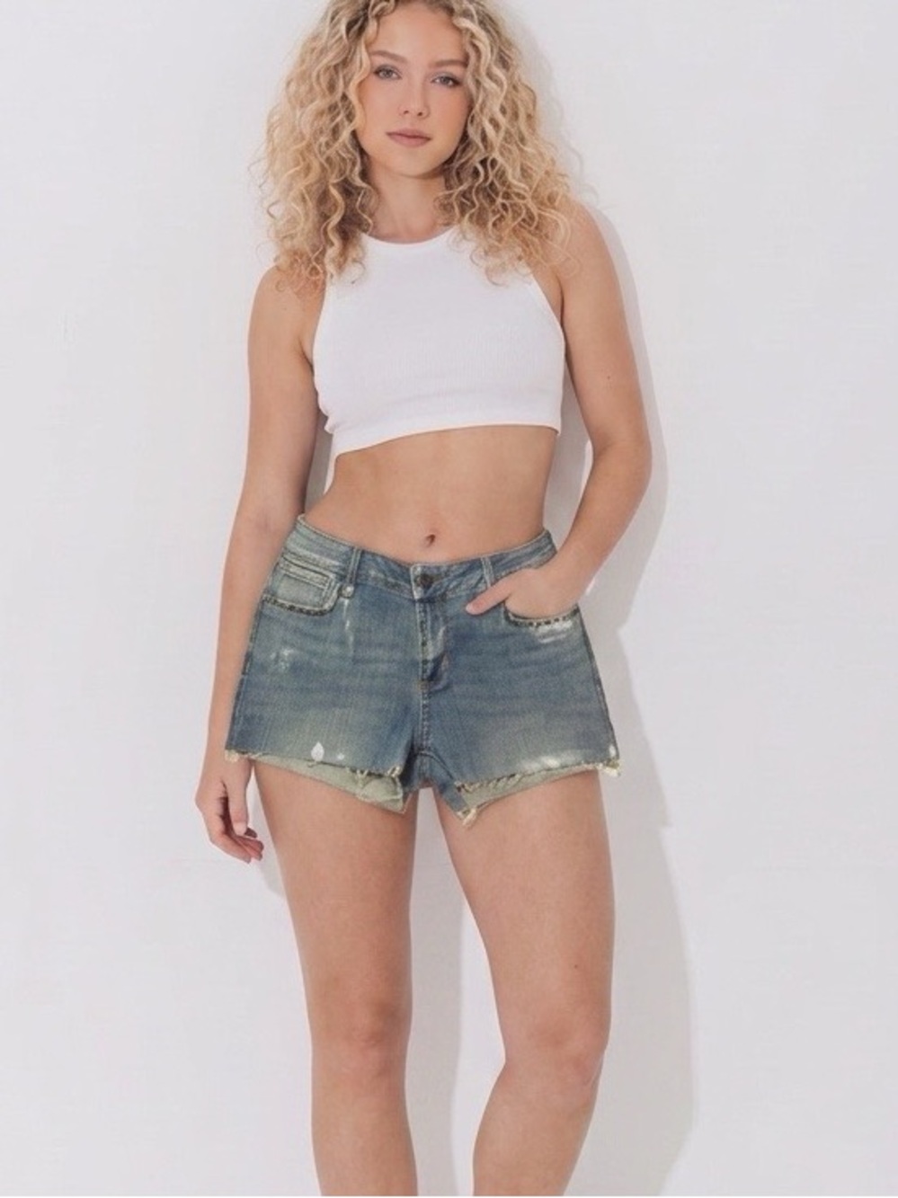 New Bullhead hermosa stud paint splattered cut off denim shorts Size 11